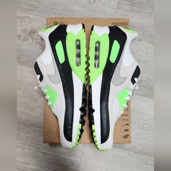 Nike Air Max 90 - Picture 2 of 5